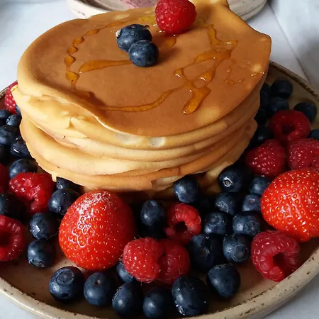 Golden Lion Bed and Breakfast 3*