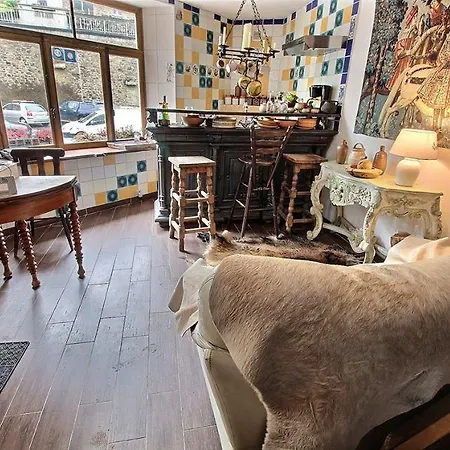 Golden Lion Bed and Breakfast 3*